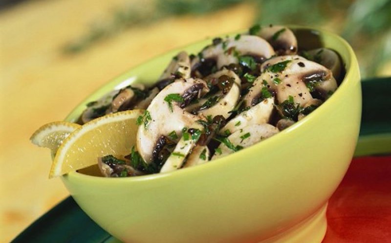 Reţetă de post: salată picantă cu ciuperci pleurotus