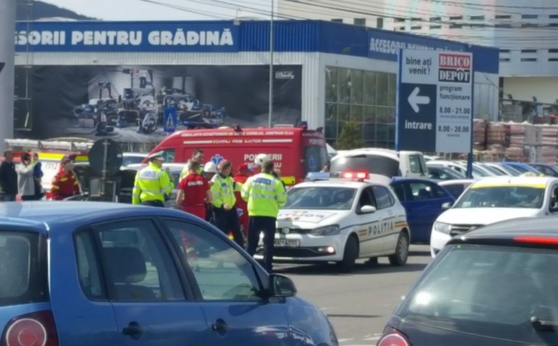 Accident la ieşirea din Cluj,  spre Floreşti. O mamă şi doi copii sub 3 ani, transportaţi la spital