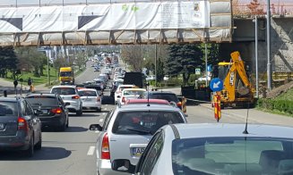 Accident la ieşirea din Cluj,  spre Floreşti. O mamă şi doi copii sub 3 ani, transportaţi la spital
