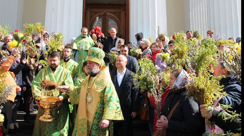 Astăzi este mare sărbătoare: Duminica Floriilor. Își țin onomastica toți cei cu nume de flori