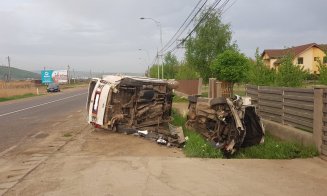 Trei mașini distruse la Apahida. Vinovatul a fugit de la locul accidentului