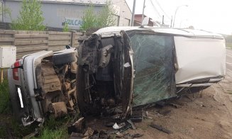 Trei mașini distruse la Apahida. Vinovatul a fugit de la locul accidentului
