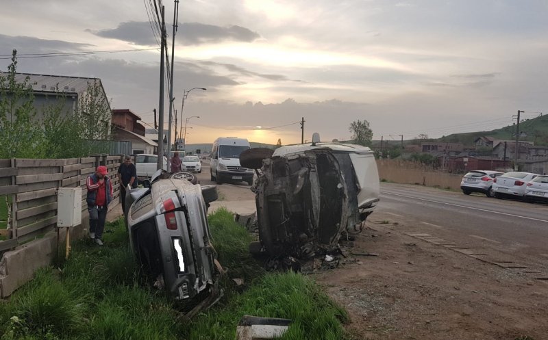 Trei mașini distruse la Apahida. Vinovatul a fugit de la locul accidentului