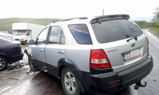 Accident cu trei mașini lângă Cluj. Două persoane rănite