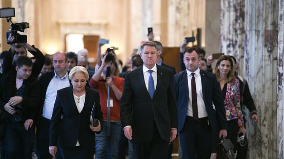 Scandalul Palatelor: Remanierile si blocajele din ultima jumătate de an