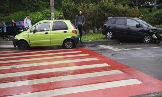 Accident cu 3 mașini pe o trecere de pietoni din Gheorgheni. Trafic blocat
