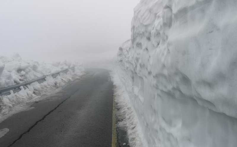 Mai 2019! Islanda sau România? Munte de zăpadă pe Transalpina