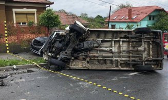 Mașină răsturnată pe Spicului. Două persoane încarcerate