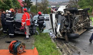 Mașină răsturnată pe Spicului. O persoană a rămas încarcerată
