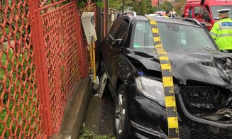 Mașină răsturnată pe Spicului. Două persoane încarcerate