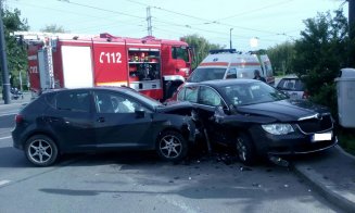 Accident pe Salcâmului. O persoană încarcerată, doi pietoni răniți
