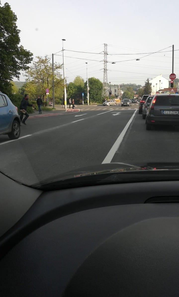 Atenție! Benzi modificate lângă Polivalentă. Șoferii, păreri împărțite