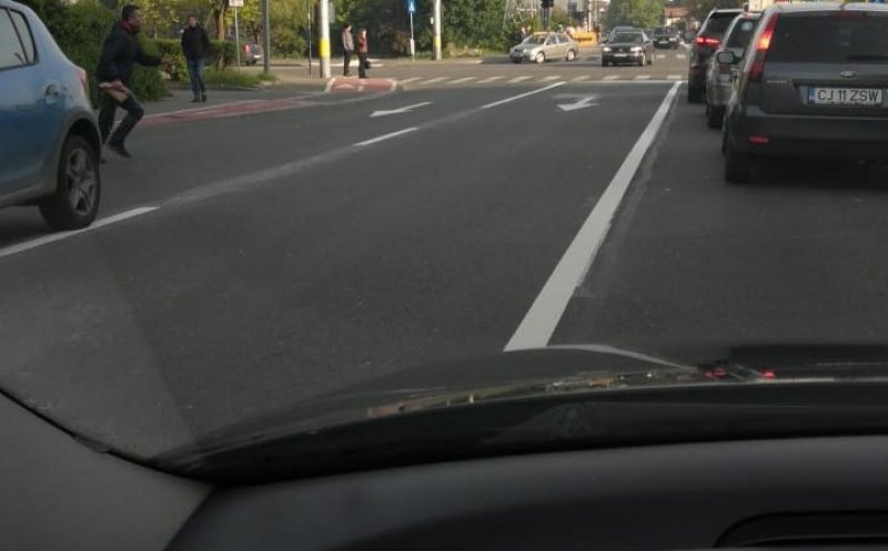 Atenție! Benzi modificate lângă Polivalentă. Șoferii, păreri împărțite
