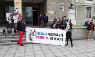 Protestatarii au ajuns la CCS: #Veorica, nu uita, Clujul sigur nu te vrea!"