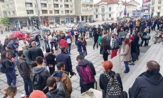 Protestatarii au ajuns la CCS: "#Veorica, nu uita, Clujul sigur nu te vrea!"