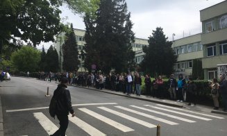 Protestatarii au ajuns la CCS: "#Veorica, nu uita, Clujul sigur nu te vrea!"