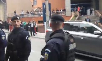A treia încercare! Dăncilă, așteptată de protestatari la UMF.  Va da declarații presei