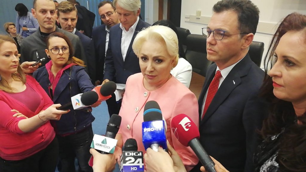 Dăncilă, după ce a fugit 4 ore de protestatarii din Cluj: "Violența este atributul oamenilor slabi, care nu au proiecte"