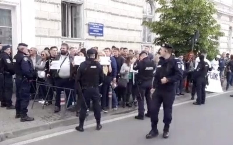 După Cluj, Dăncilă este huiduită la Arad: "Orice om îi este teamă de Ardeal"/  Vizita de la Timișoara a fost anulată!