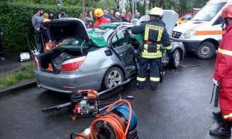 Accident cu patru răniți, în Plopilor. O persoană a rămas încarcerată