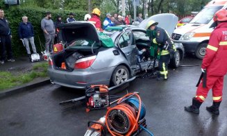 Accident cu patru răniți, în Plopilor. O persoană a rămas încarcerată