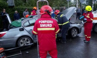 Accident cu patru răniți, în Plopilor. O persoană a rămas încarcerată