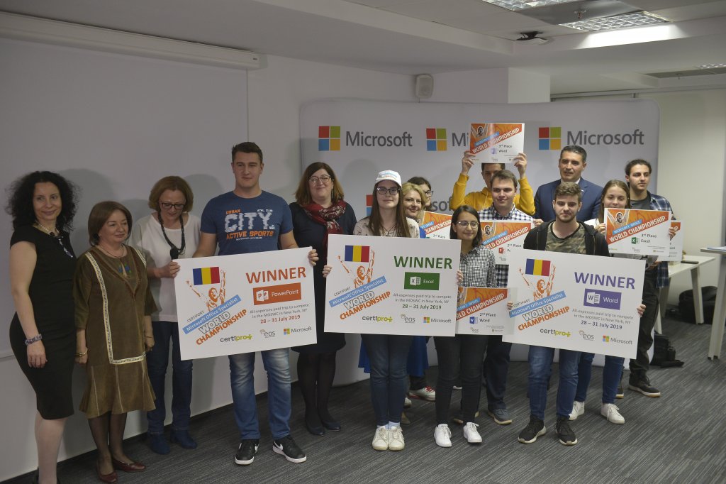 Doi elevi din Cluj, la campionatul mondial Microsoft Office Specialist de la New York