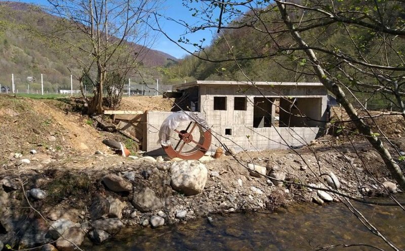 Microhidrocentrala ilegală de pe Someșul Cald a fost demolată