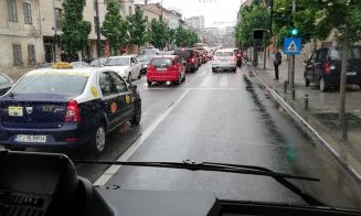 Altă ploaie, aceeași poveste! Traficul din Cluj, blocat de dimineață
