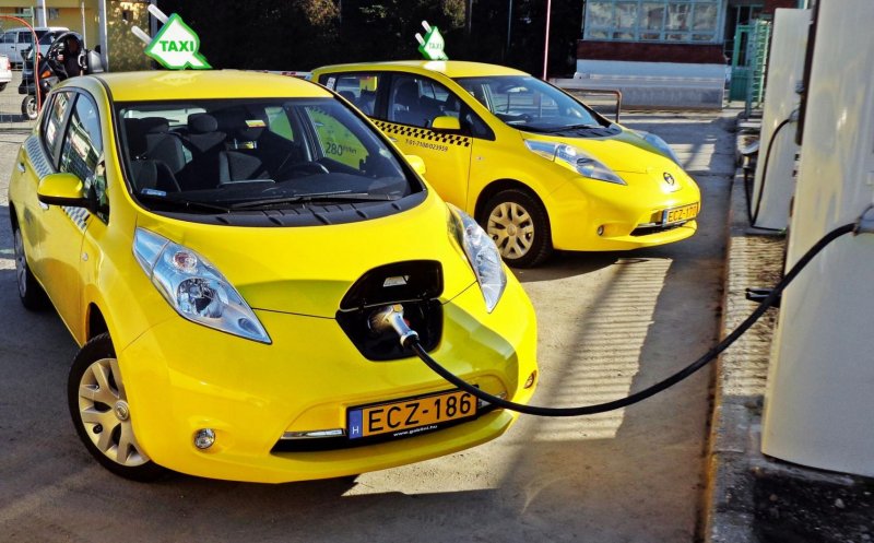 Primarul din Cluj propune 200 de licențe pentru taxiuri electrice/ Program pilot pe banda de bus din Gheorgheni