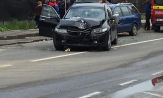 Accident cu răniți în Sânicoara. Traficul spre Cluj, blocat