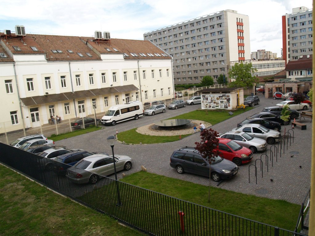 Gest de altruism: o şcoală din Cluj oferă parcare gratuită