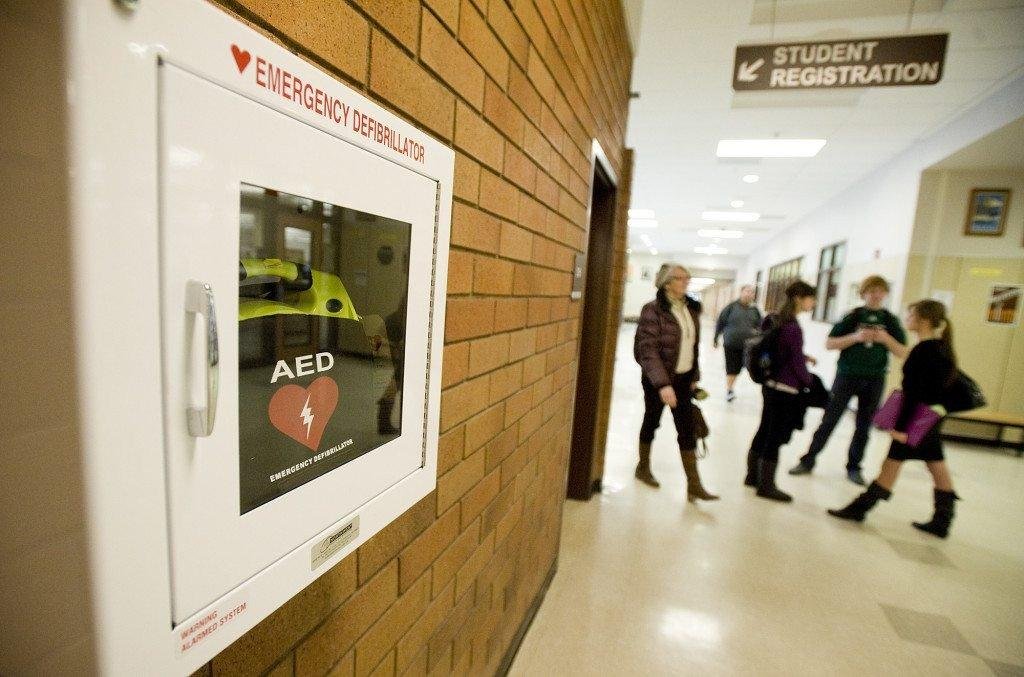 Clujul are primul defibrilator automat extern
