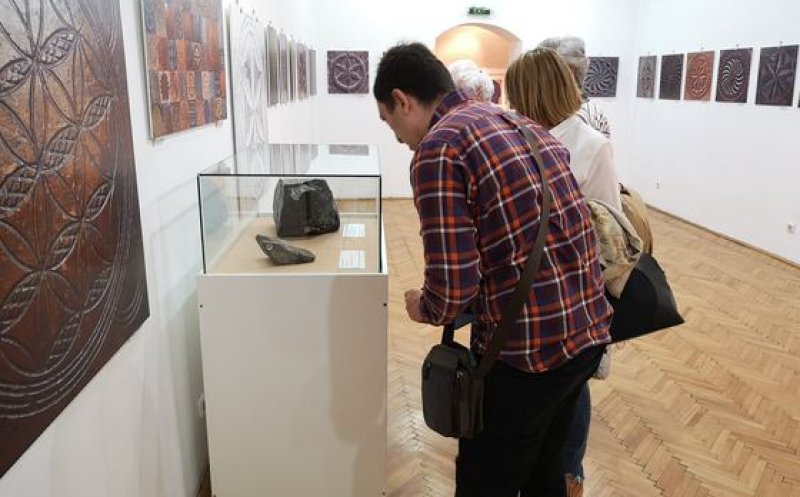 Noaptea Muzeelor 2019. Misteriosul OZN de la Aiud, cunoscut drept „talpa de robot”, expus la Muzeul Etnografic din Cluj