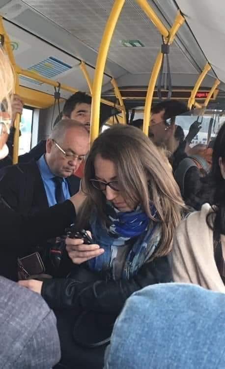 "Normalitate. Emil Boc!" Primarul Clujului, cu autobuzul spre mitingul PNL din București