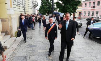 Iohannis îl vizitează pe Boc la Primărie. Va merge pe jos spre UBB