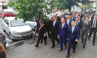 Iohannis la pas spre  UBB Cluj, unde își lansează ultimul volum