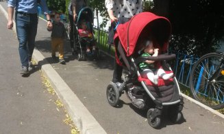 Clujenii se îngrămădesc la vot. Coadă de sute de persoane, la o secţie din Mănăştur
