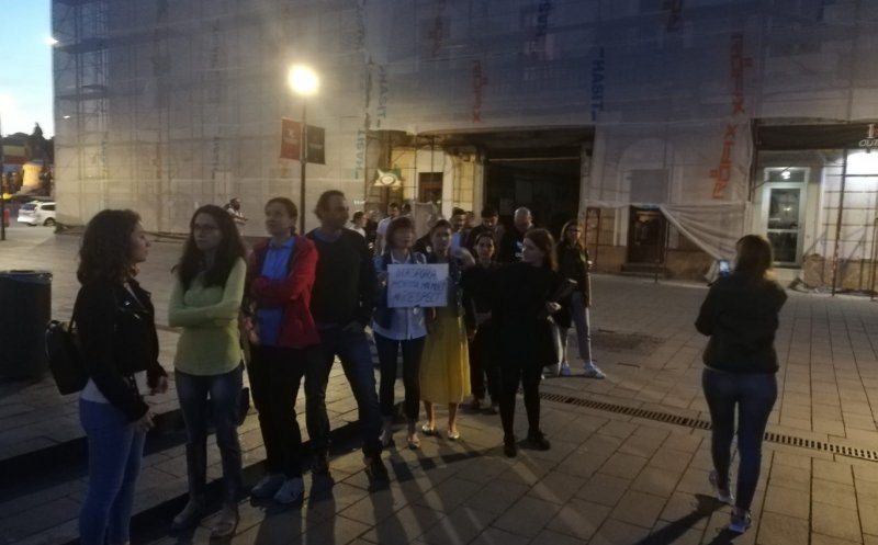 Coadă simbolică la Cluj: "Lăsați-i să voteze!"