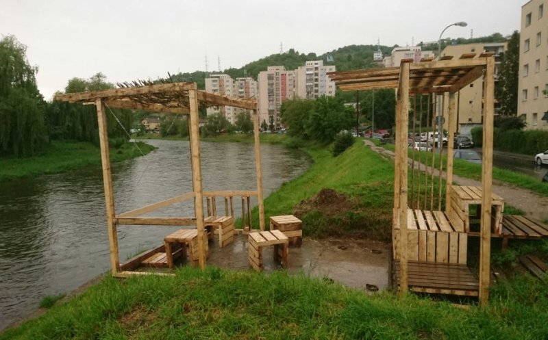 Umbrar pe malul Someșului, în Grigorescu: " Pentru zilele de vară însorite care vor urma"