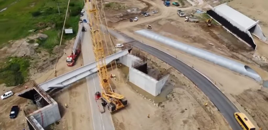 Accident de muncă pe lotul 2 Sebeș - Turda. Muncitor rănit, după ce două grinzi abia montate s-au prăbușit