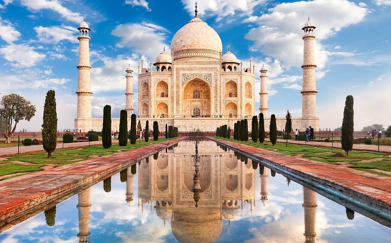 Vacanţele circuit, noua modă! Cât te costă să pleci în India, Rusia sau Maroc