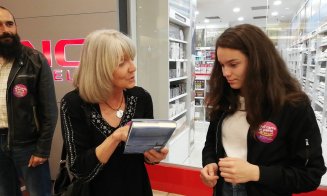 Flashmob inedit pentru mini-biblioteci în spitale: "Dai carte, ai parte de zâmbete"