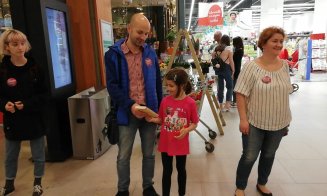 Flashmob inedit pentru mini-biblioteci în spitale: "Dai carte, ai parte de zâmbete"