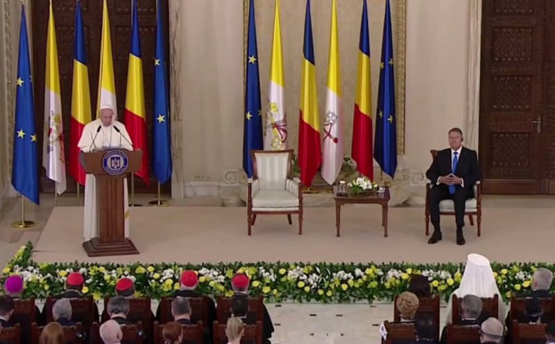 Papa Francisc, în România: "Mă bucur să mă aflu în frumoasa dumneavoastră ţară"