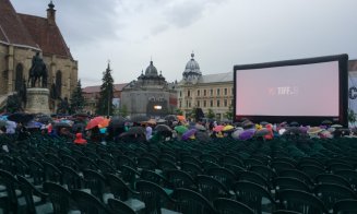 Ploaia a stricat planurile pentru majoratul TIFF/ Cum se pot recupera banii pe bilete