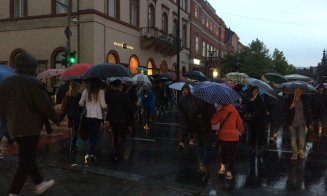 Ploaia a stricat planurile pentru majoratul TIFF/ Cum se pot recupera banii pe bilete
