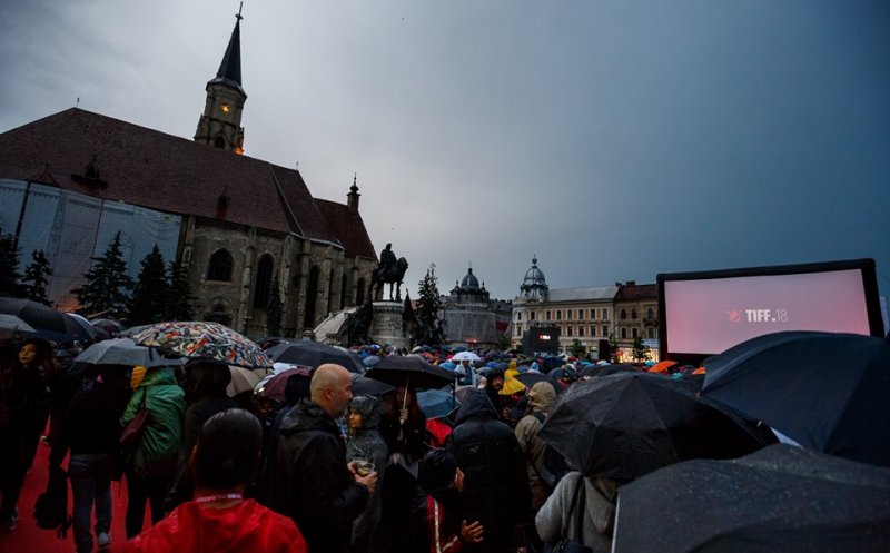 Ploaia a stricat planurile pentru majoratul TIFF/ Cum se pot recupera banii pe bilete