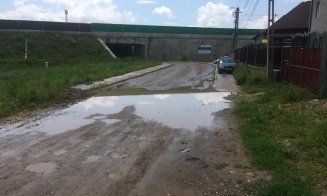 La pescuit pe o stradă inundată din Gilău: "Te așteptăm la un păstrav, domnule primar!"