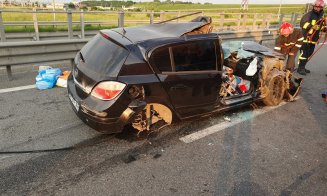 Accident pe autostradă. Trei persoane rănite, una încarcerată